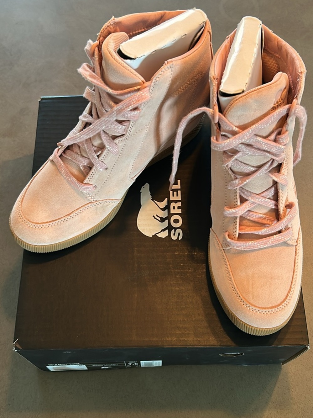 Like new Sorel Out and About *waterproof* Wedge in Faux Pink/Gum 🎀